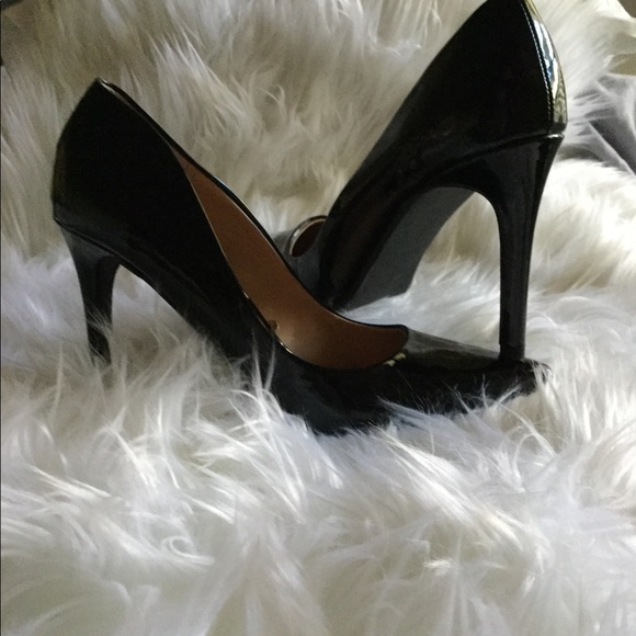 Black Pumps - Picture 2 of 5